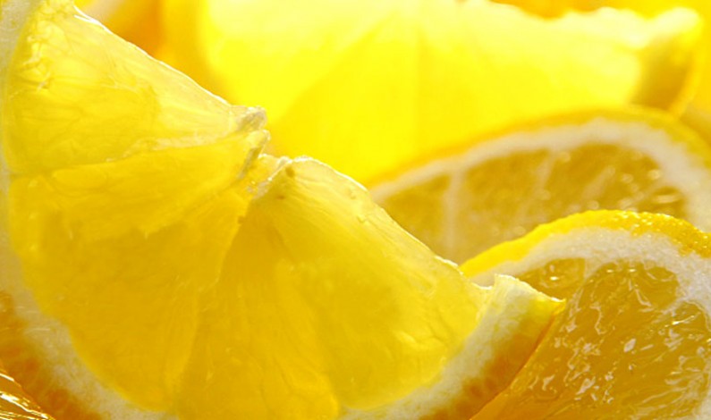Limone, tipico frutto mediterraneo: 11 usi “Beauty”