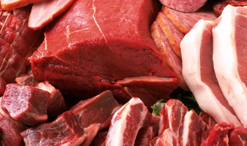 OMS: “Salsicce, prosciutto e carni rosse trattate possono causare il cancro”